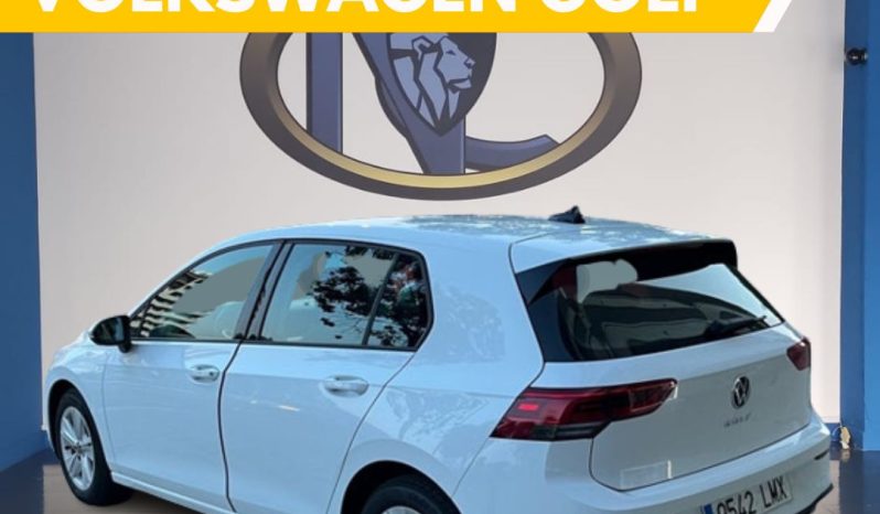 
								Volkswagen Golf lleno									