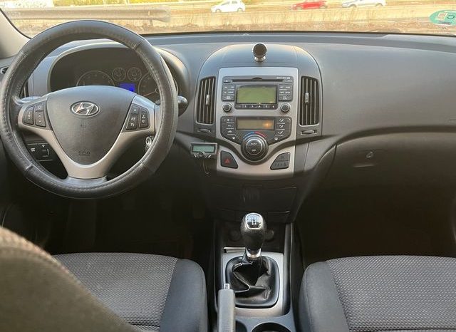 
								Hyundai i30 2011 lleno									