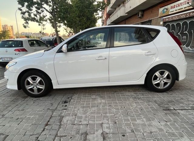 
								Hyundai i30 2011 lleno									