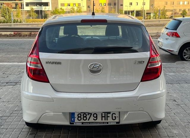 
								Hyundai i30 2011 lleno									