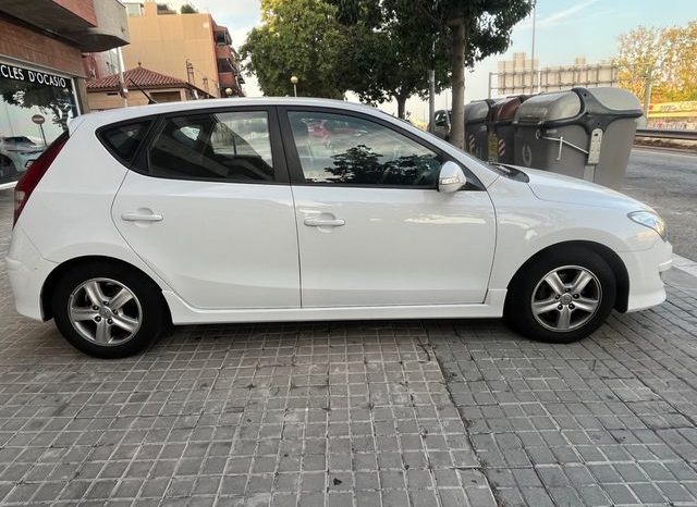 
								Hyundai i30 2011 lleno									