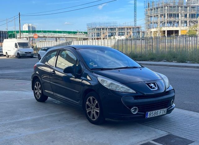 
								Peugeot 207 2007 lleno									