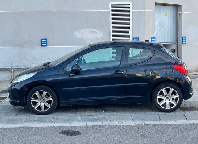 
								Peugeot 207 2007 lleno									