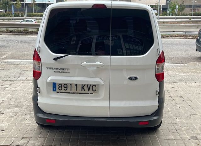 
								Ford Transit Courier 2019 lleno									