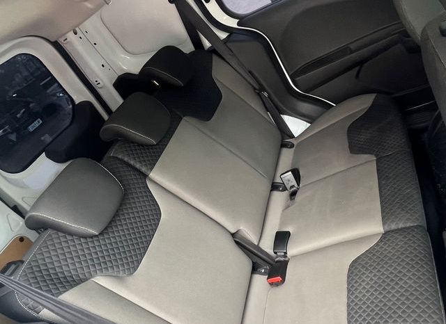 
								Ford Transit Courier 2019 lleno									