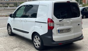
									Ford Transit Courier 2019 lleno								