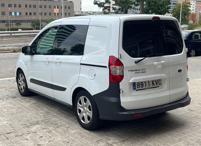 
								Ford Transit Courier 2019 lleno									