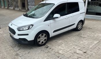 
									Ford Transit Courier 2019 lleno								