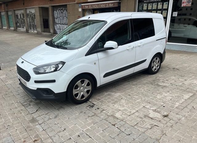 
								Ford Transit Courier 2019 lleno									