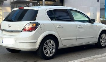 
									Opel Astra 2009 lleno								