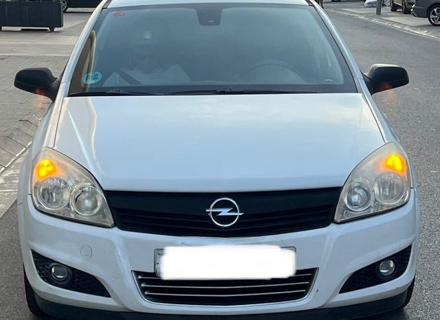 
								Opel Astra 2009 lleno									