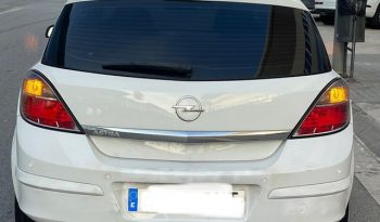 
									Opel Astra 2009 lleno								