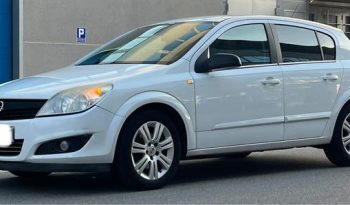 
									Opel Astra 2009 lleno								