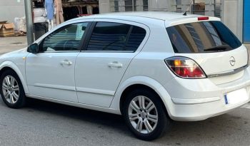
									Opel Astra 2009 lleno								