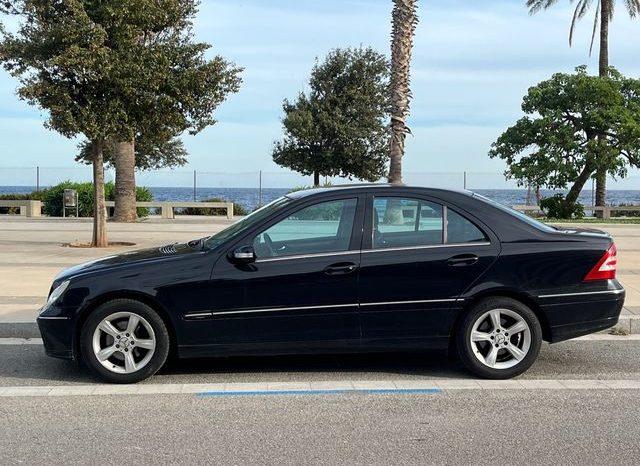 
								Mercedes-Benz Clase C 2005 lleno									