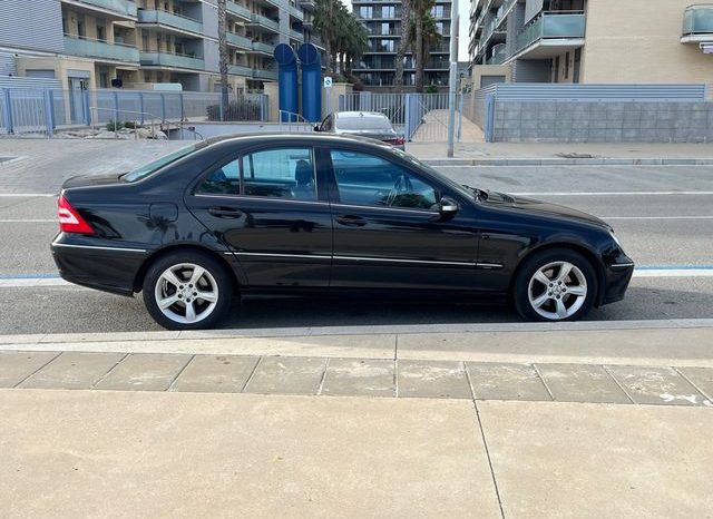 
								Mercedes-Benz Clase C 2005 lleno									