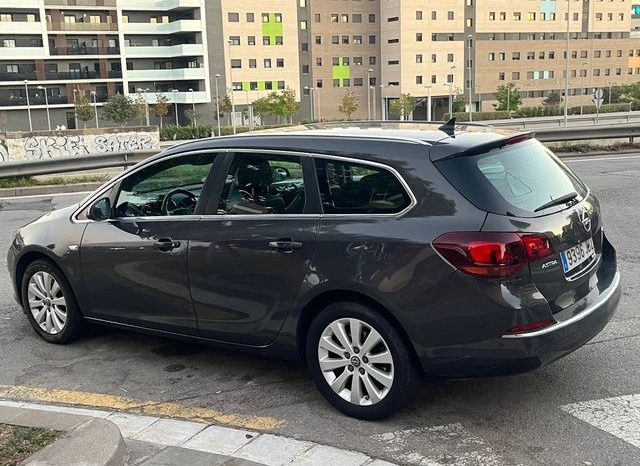 
								Opel Astra 2015 lleno									