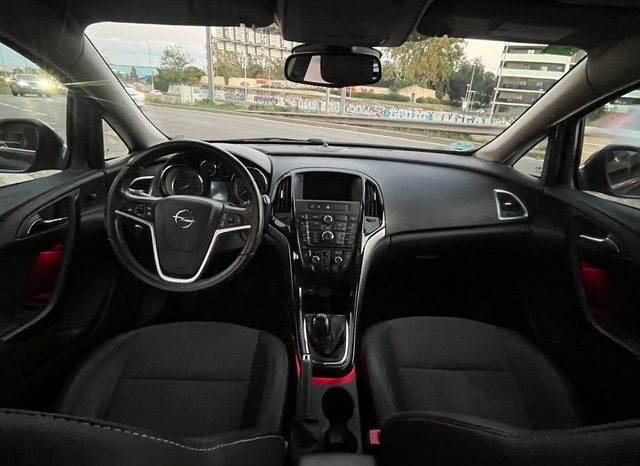
								Opel Astra 2015 lleno									
