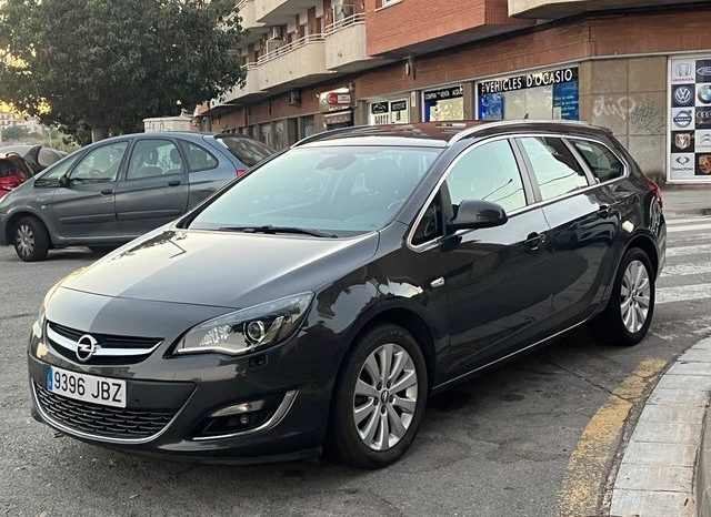 
								Opel Astra 2015 lleno									