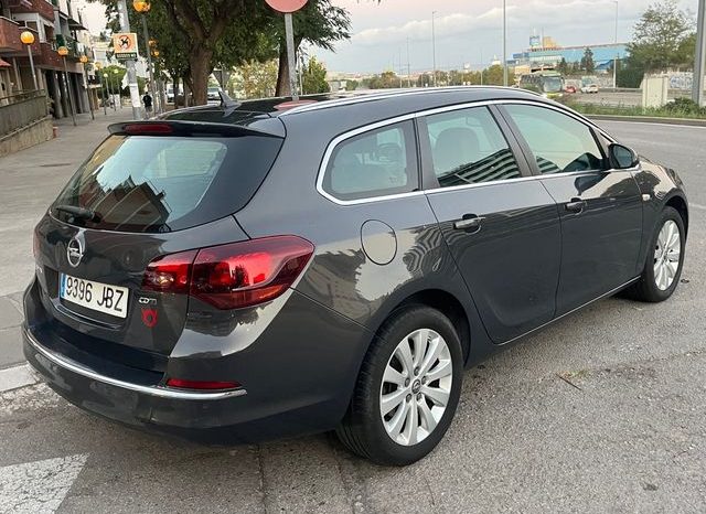
								Opel Astra 2015 lleno									