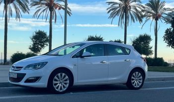 
									Opel Astra 2012 lleno								
