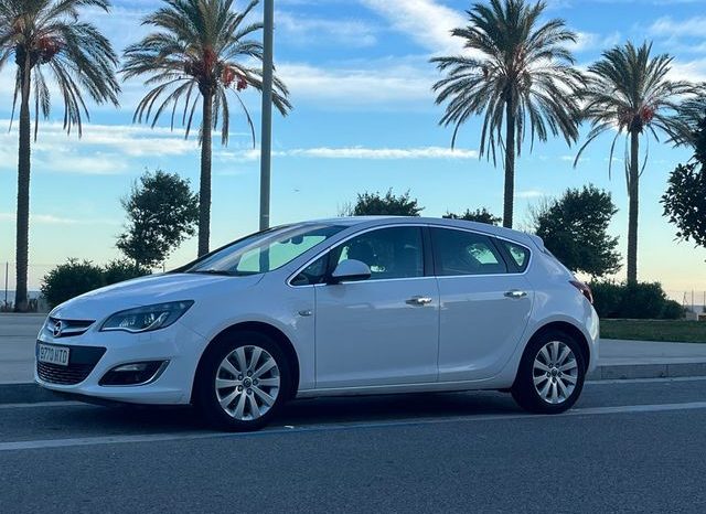 
								Opel Astra 2012 lleno									