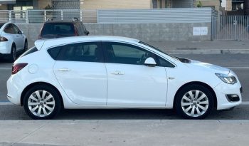 
									Opel Astra 2012 lleno								