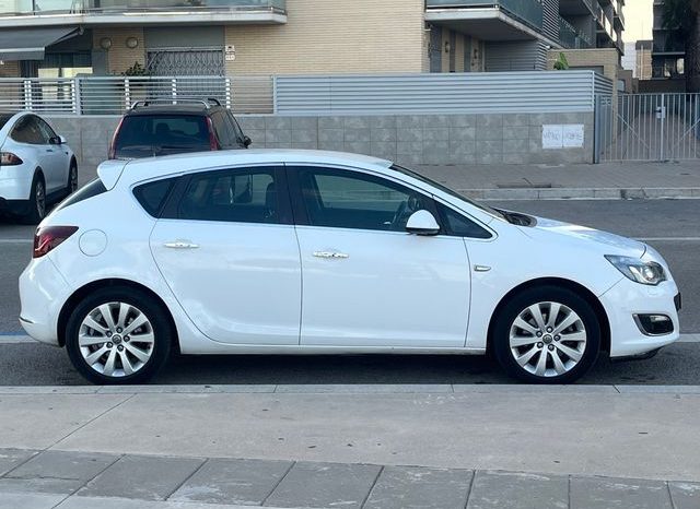 
								Opel Astra 2012 lleno									