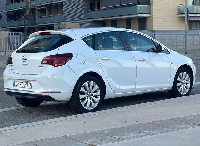 
								Opel Astra 2012 lleno									