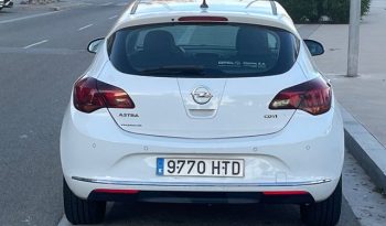 
									Opel Astra 2012 lleno								