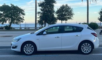 
									Opel Astra 2012 lleno								