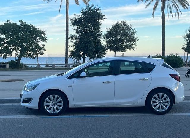 
								Opel Astra 2012 lleno									