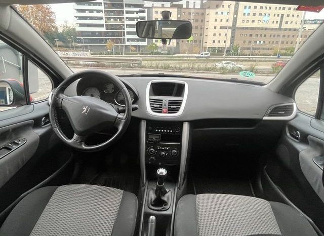 
								Peugeot 207 2010 lleno									