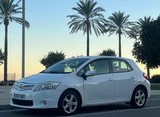 
								Toyota Auris 2012 lleno									
