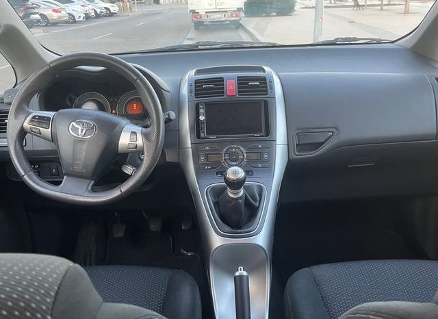 
								Toyota Auris 2012 lleno									