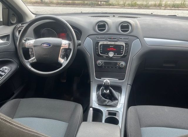 
								Ford Mondeo 2012 lleno									
