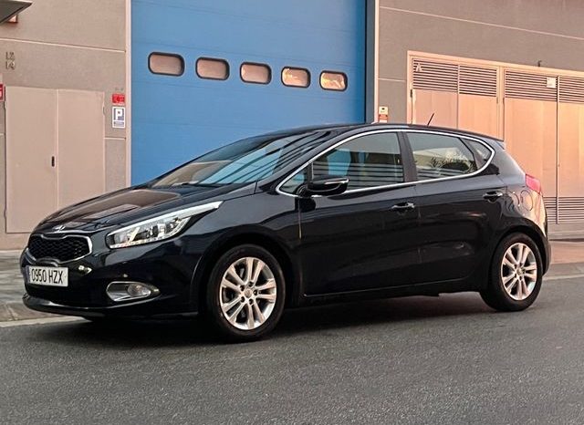
								KIA Ceed 2014 lleno									