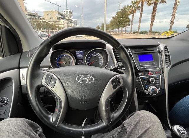 
								Hyundai i30 2015 lleno									