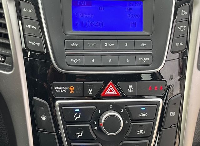 
								Hyundai i30 2015 lleno									
