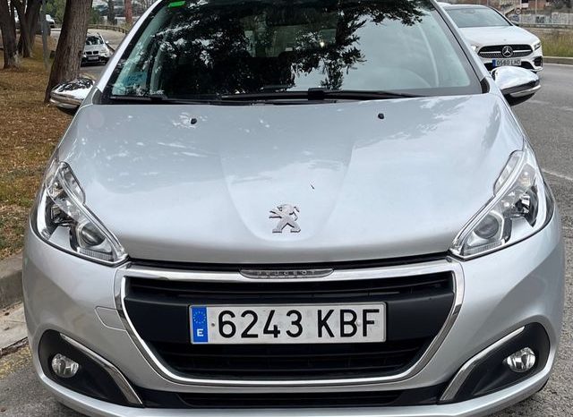 
								Peugeot 208 2017 lleno									
