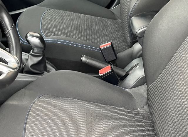 
								Peugeot 208 2017 lleno									