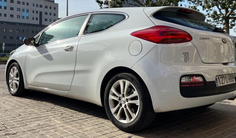 
								KIA Ceed 2014 lleno									