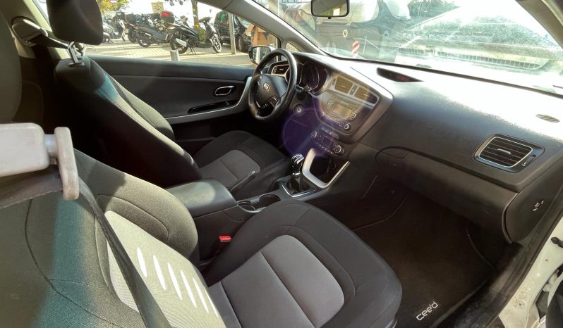 
								KIA Ceed 2014 lleno									
