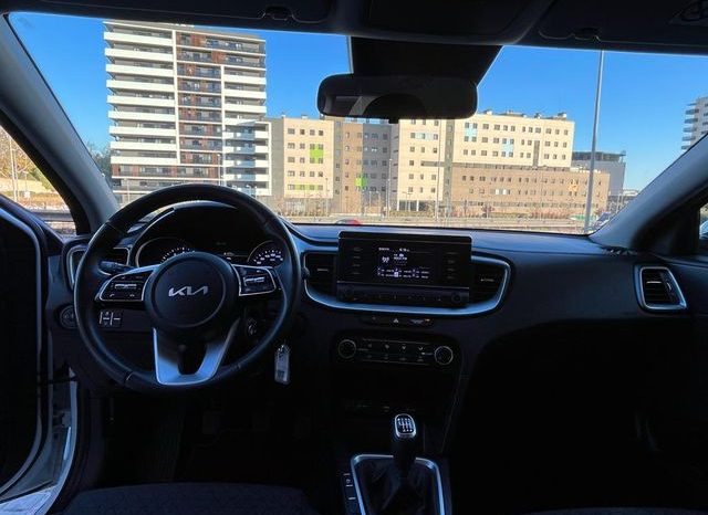 
								KIA Ceed 2022 lleno									