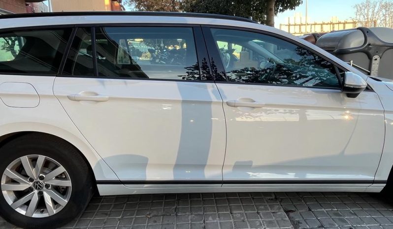 
								Volkswagen Passat 2021 lleno									
