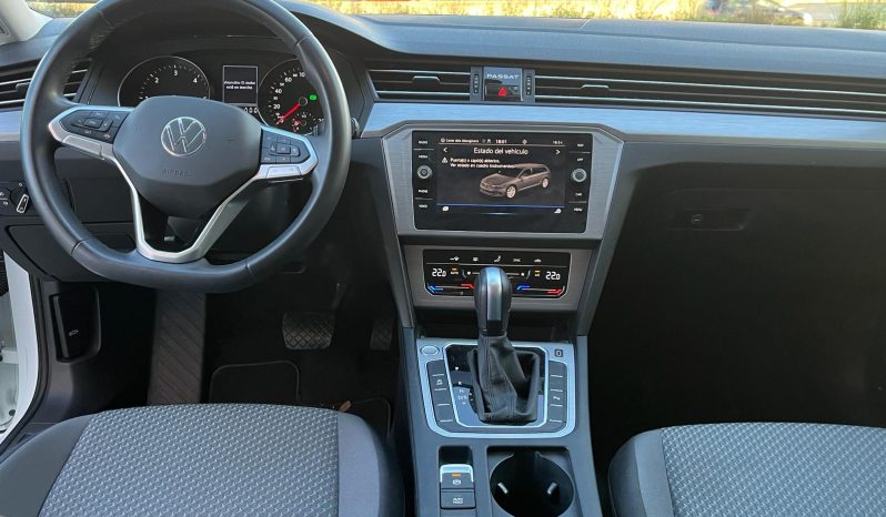 
								Volkswagen Passat 2021 lleno									