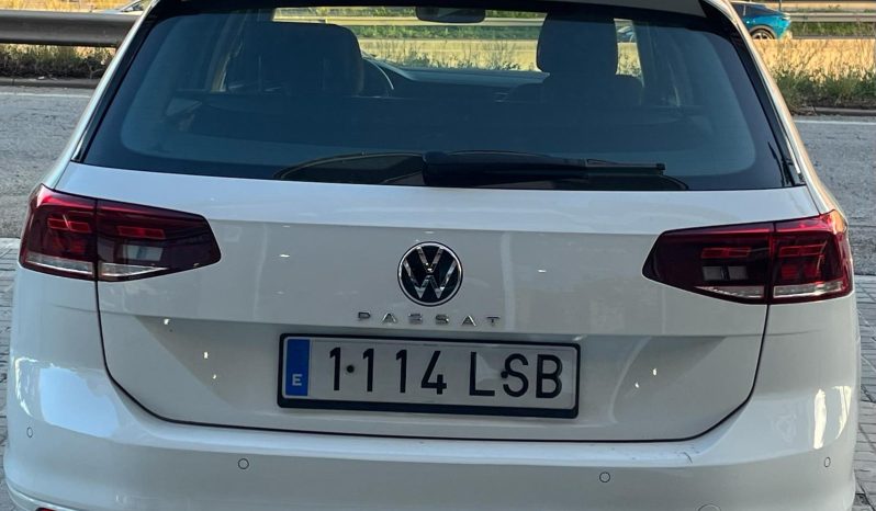 
								Volkswagen Passat 2021 lleno									