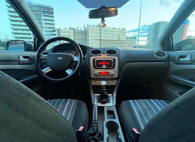 
								Ford Focus 2011 lleno									