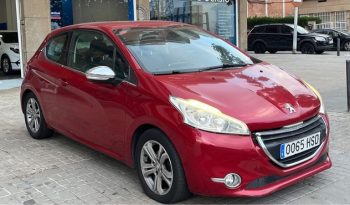 
									PEUGEOT 208 lleno								