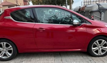
									PEUGEOT 208 lleno								